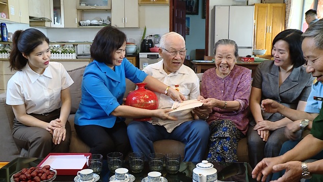 TANG QUA LA KHE 75.jpg